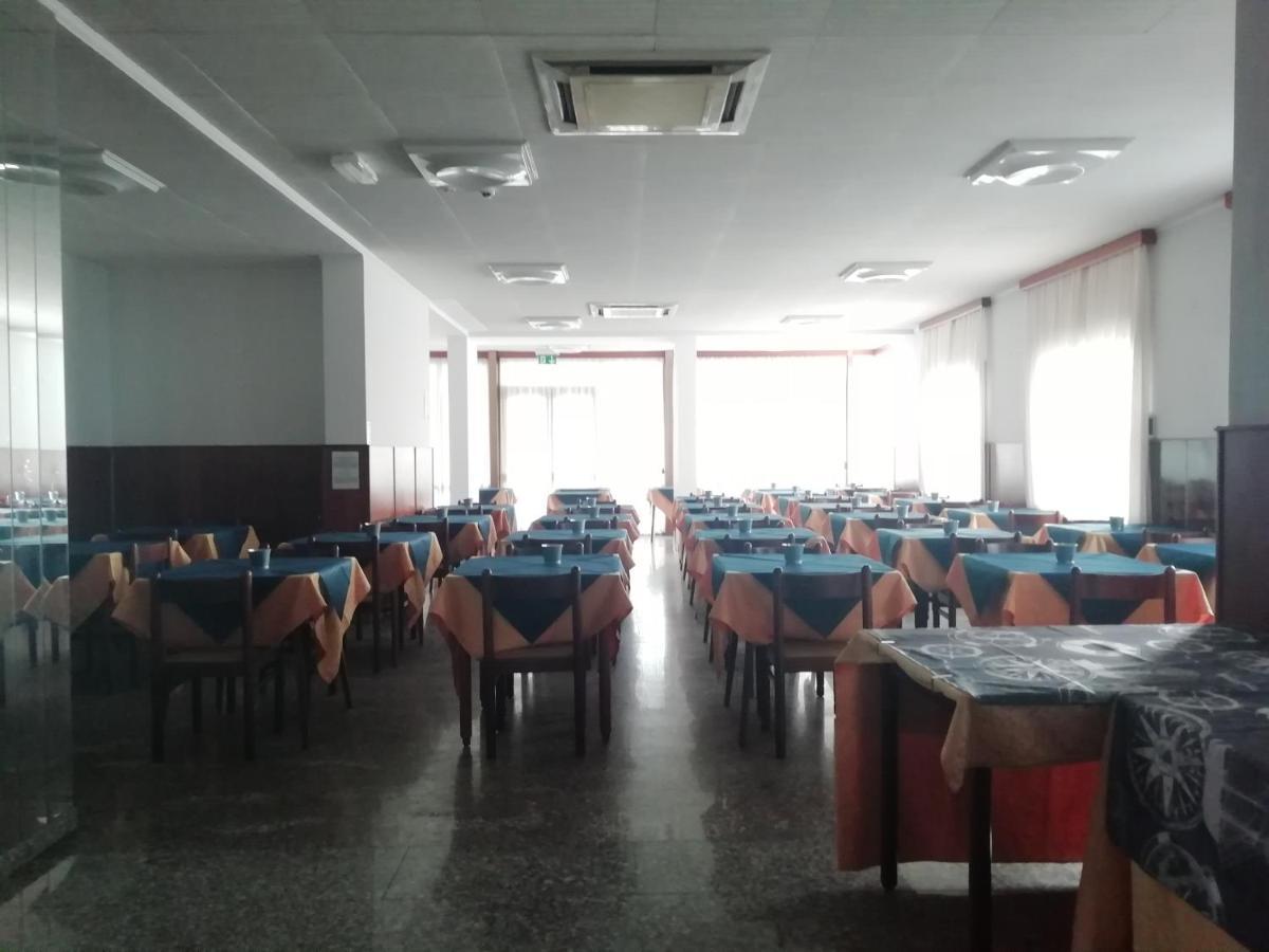 Hotel Mediterraneo Rimini Exterior photo