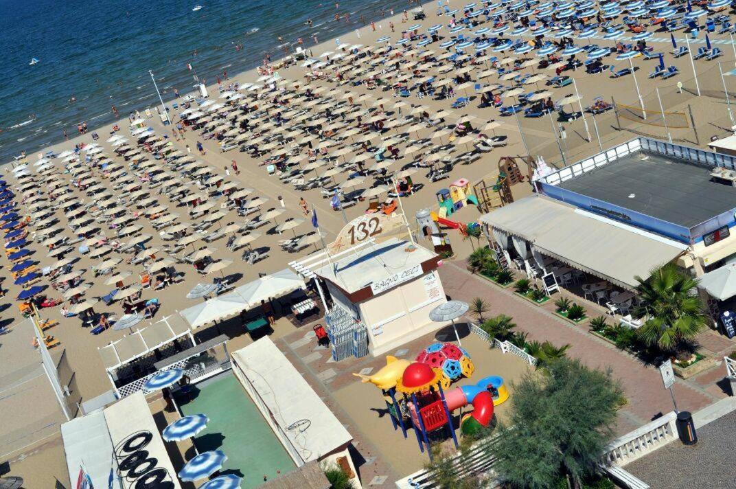 Hotel Mediterraneo Rimini Exterior photo