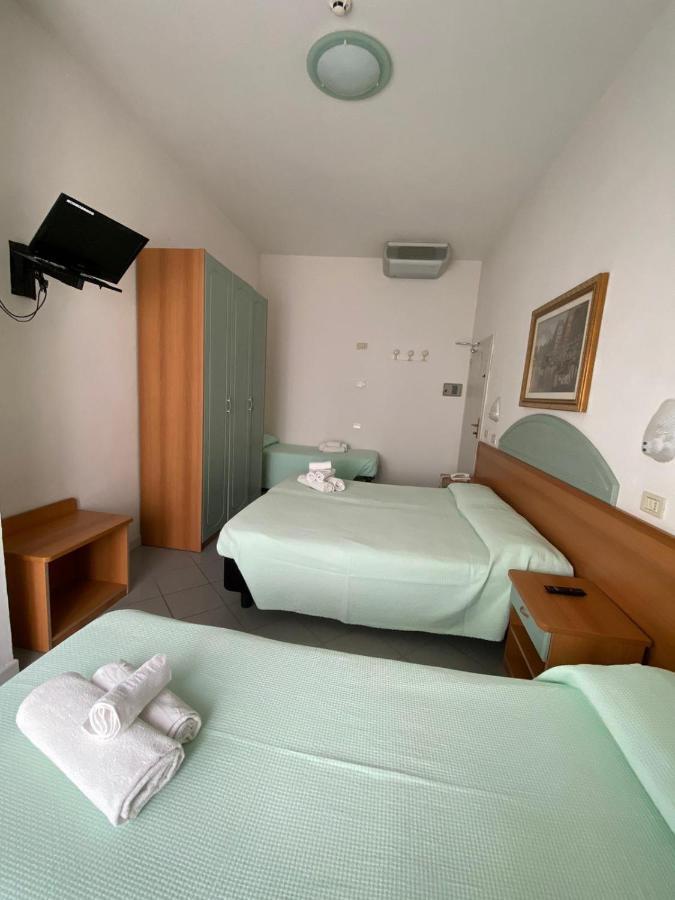 Hotel Mediterraneo Rimini Exterior photo